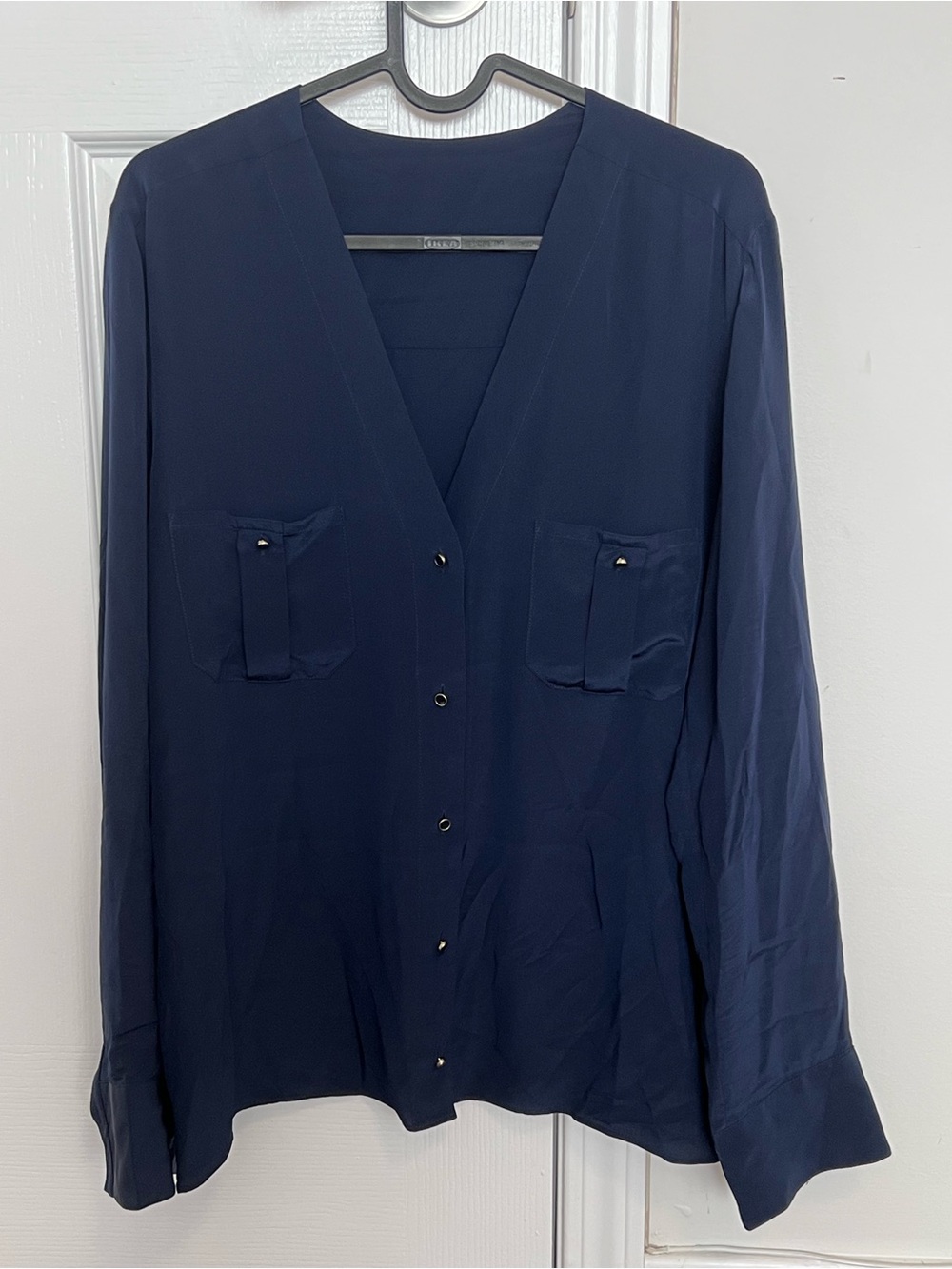 100% Silk Women’s Navy V-Neck Button Shirt,SZ 38,NEW